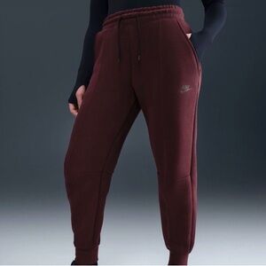 Nike Women's Sportswear Tech Fleece